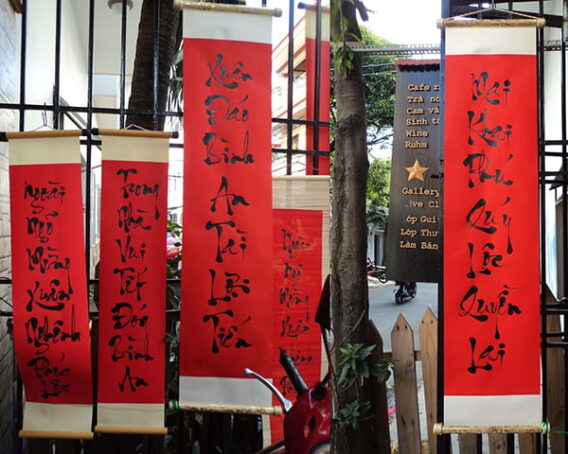 trang tri nha cua ngay tet cay quat cau doi